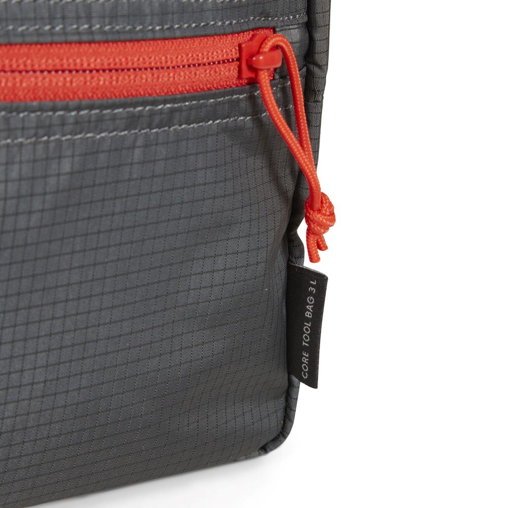 Core Tool Bag 3 L - liten, lätt och smidig packväska