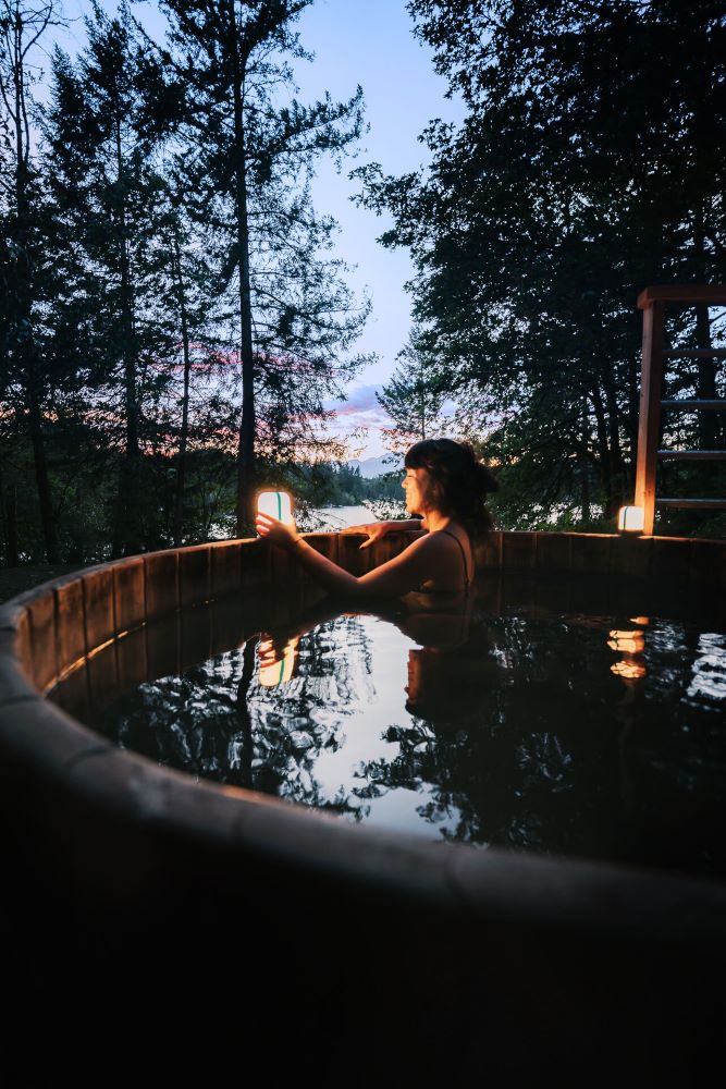 Alpenglow 250 Lantern - Laddningsbar lykta med LED