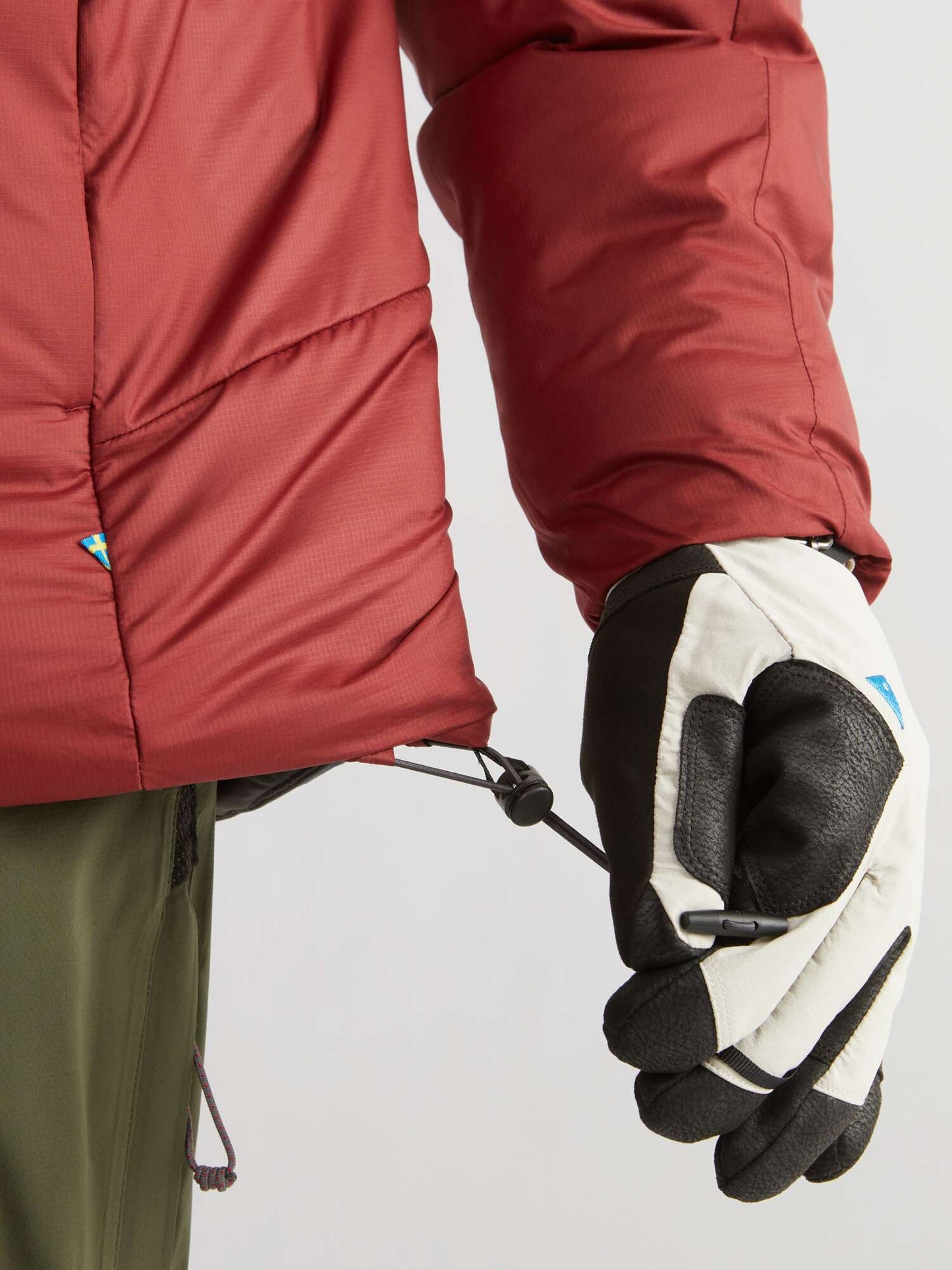 Lödyn Hood Jacket M's (Herr) - lätt och packbar jacka med syntetisolering