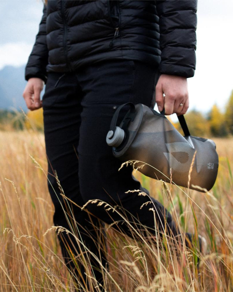 SEEKER 3L - Mammoth Grey - lätt vattenbehållare i mjuk TPU