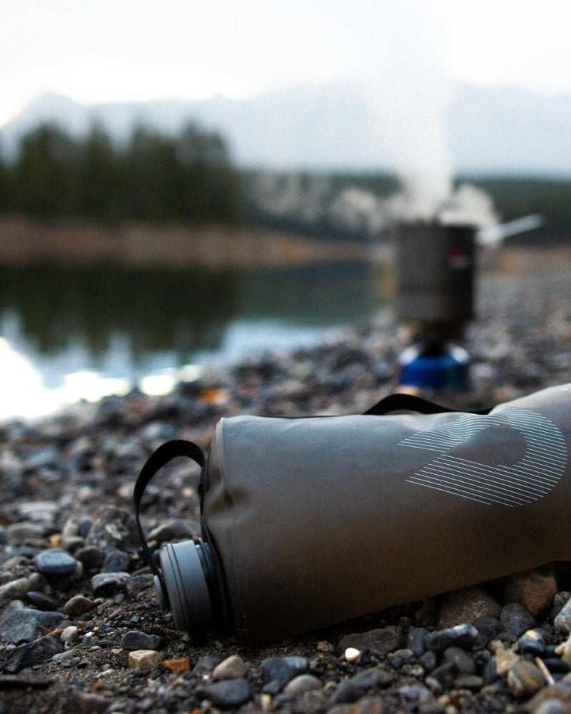 SEEKER 3L - Mammoth Grey - lätt vattenbehållare i mjuk TPU