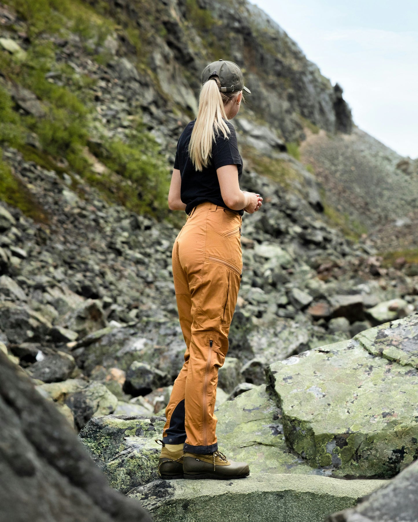 Makke High Waist Curved Pant W (Dam) - Friluftsbyxa med hög midja