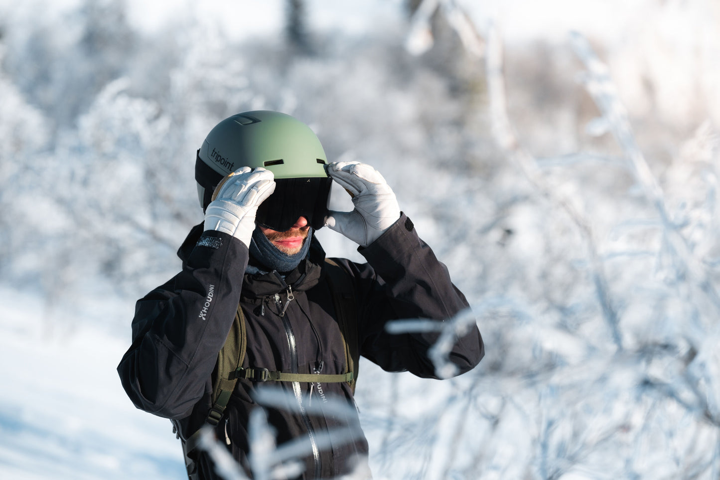 111 Indira Col Magnet